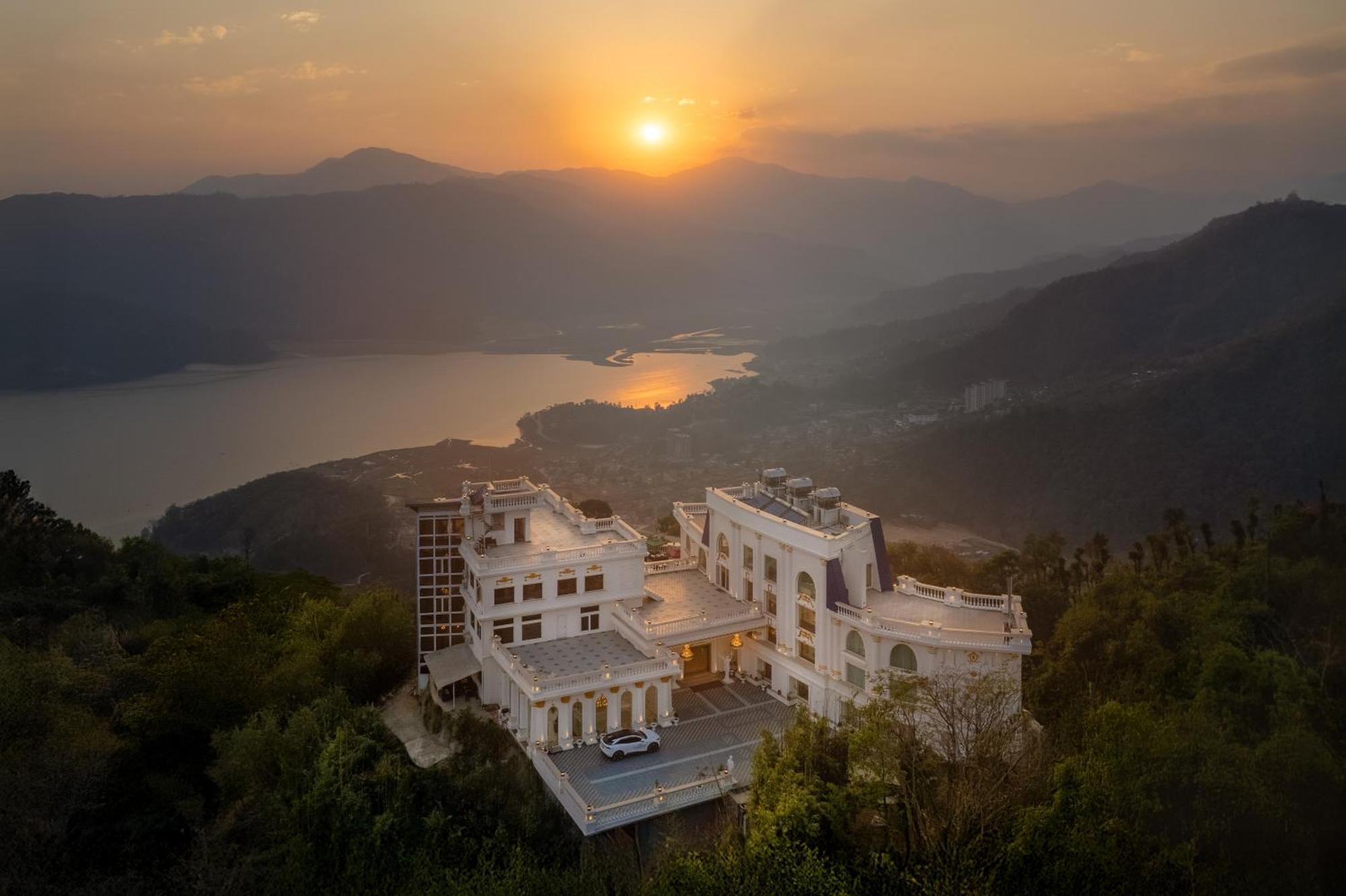Le Glamour Resort & Wellness Spa Pókhara Exteriér fotografie